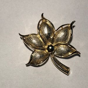 Vintage gold tone brooch